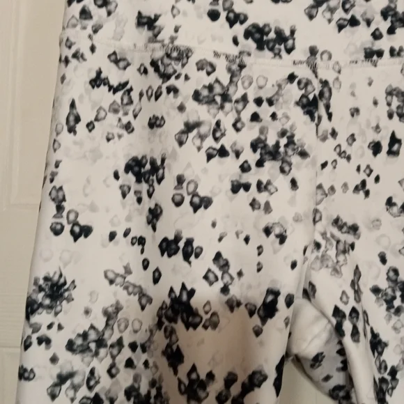 Black and White Patterned Leggings - Picture 2 of 5